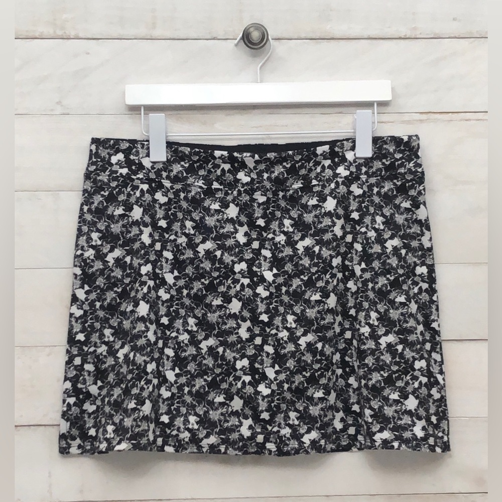 Tranquility by Colorado Clothing Wm's Skort • Sz L • Black Floral • NWOT